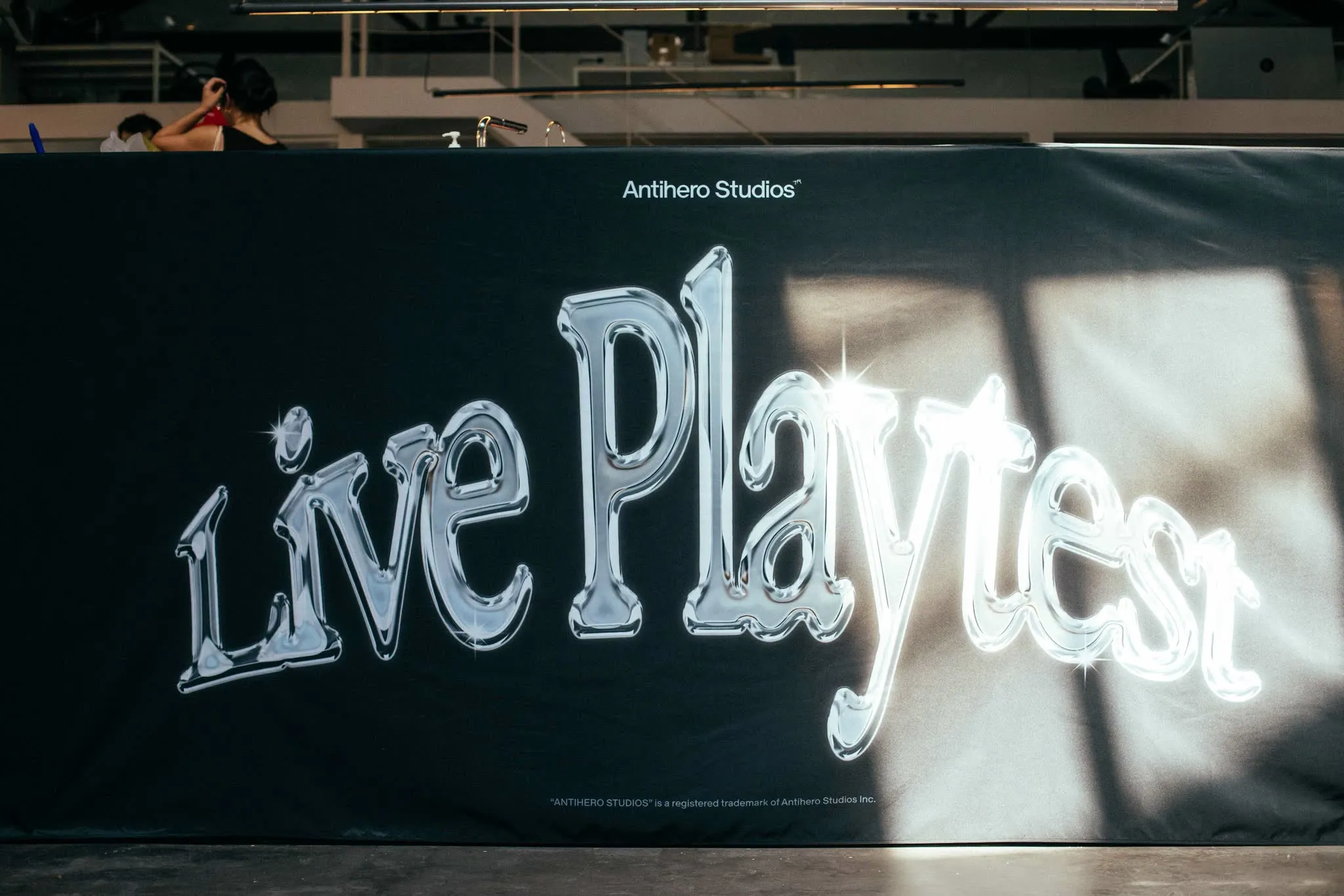 Банер із написом Live Playtest